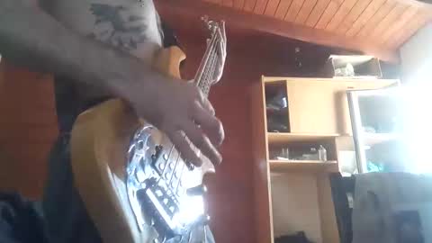 Yuumi online show from November 5, 2025, 6:52 pm