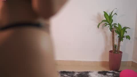 Yuyi Cam online show from November 25, 2025, 3:28 am