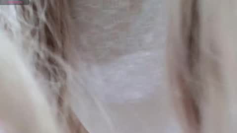 YviAnn online show from November 17, 2025, 10:04 pm