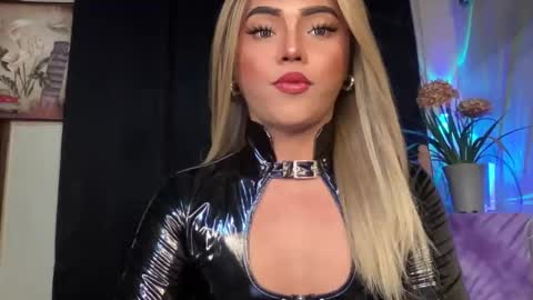 Snapshot of yvonne_guidotti chatting on October 22, 2025, 6:29 pm Miss Cali online show from October 22, 2025, 6:29 pm