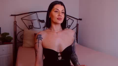 I V Y   online show from February 5, 2026, 9:41 pm