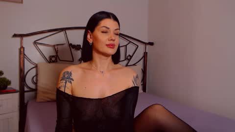 I V Y   online show from March 18, 2026, 9:07 pm