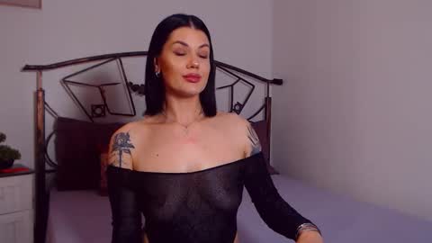 I V Y   online show from May 16, 2026, 7:34 pm