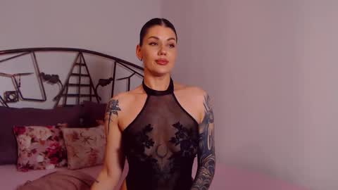 I V Y   online show from May 21, 2026, 8:49 pm