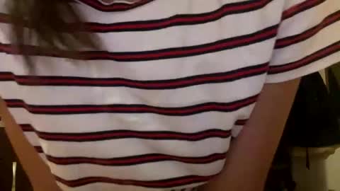 yzza_suave online show from November 15, 2025, 11:43 pm