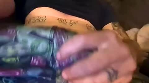 Snapshot of z13meanz chatting on December 18, 2025, 12:22 pm z13meanz online show from December 18, 2025, 12:22 pm