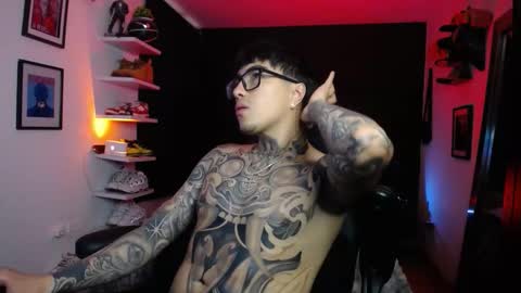 zac_muller1 online show from October 13, 2025, 4:51 pm