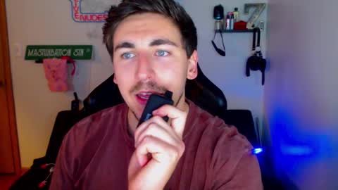 Snapshot of zach_rhyder chatting on February 7, 2025, 3:23 am Zach Rhyder online show from February 7, 2025, 3:23 am