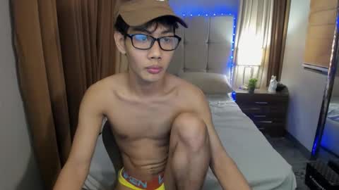 zack212003 online show from September 21, 2025, 9:05 pm
