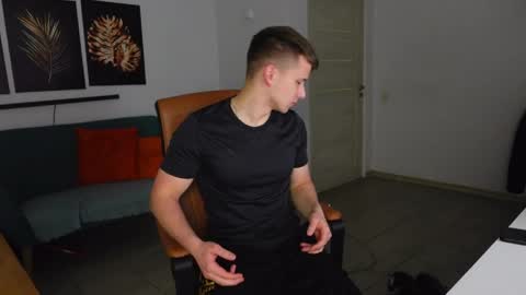 Snapshot of zack_gillian chatting on May 13, 2026, 7:55 pm ZACK GILLIAN online show from May 13, 2026, 7:55 pm
