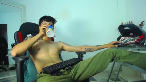 Snapshot of zacktk7 chatting on December 9, 2024, 11:45 pm zack online show from December 9, 2024, 11:45 pm