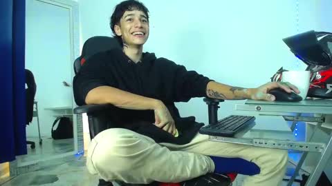 Snapshot of zacktk7 chatting on December 16, 2024, 11:50 pm zack online show from December 16, 2024, 11:50 pm