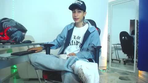 Snapshot of zacktk7 chatting on December 25, 2024, 6:30 pm zack online show from December 25, 2024, 6:30 pm