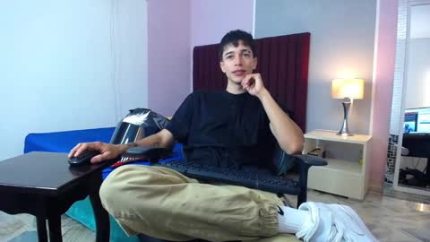 Snapshot of zacktk7 chatting on December 31, 2024, 2:25 pm zack online show from December 31, 2024, 2:25 pm