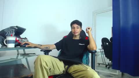 Snapshot of zacktk7 chatting on January 8, 2025, 12:28 am zack online show from January 8, 2025, 12:28 am