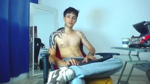 Snapshot of zacktk7 chatting on January 10, 2025, 11:39 pm zack online show from January 10, 2025, 11:39 pm