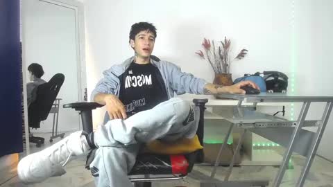 Snapshot of zacktk7 chatting on January 18, 2025, 1:29 pm zack online show from January 18, 2025, 1:29 pm