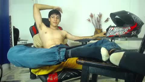 Snapshot of zacktk7 chatting on January 22, 2025, 12:06 am zack online show from January 22, 2025, 12:06 am