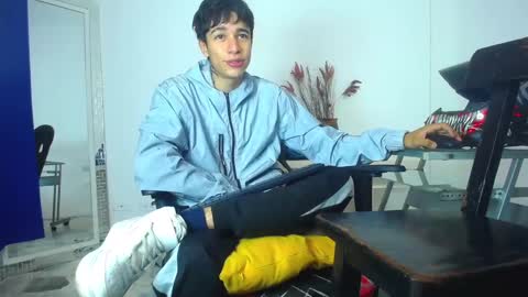 Snapshot of zacktk7 chatting on January 25, 2025, 1:52 pm zack online show from January 25, 2025, 1:52 pm