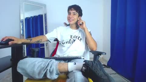 Snapshot of zacktk7 chatting on February 1, 2025, 2:02 pm zack online show from February 1, 2025, 2:02 pm