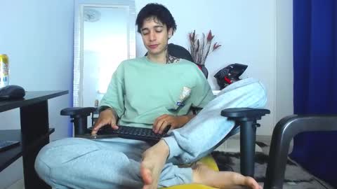 Snapshot of zacktk7 chatting on February 3, 2025, 10:54 pm zack online show from February 3, 2025, 10:54 pm