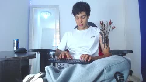 Snapshot of zacktk7 chatting on February 4, 2025, 7:44 pm zack online show from February 4, 2025, 7:44 pm