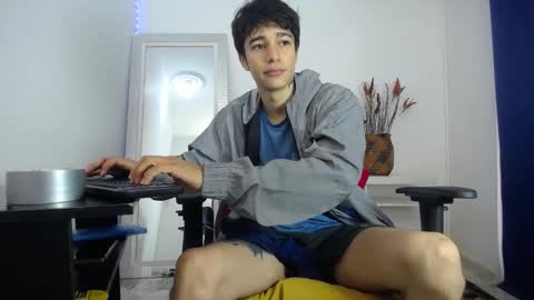 Snapshot of zacktk7 chatting on February 6, 2025, 8:13 pm zack online show from February 6, 2025, 8:13 pm