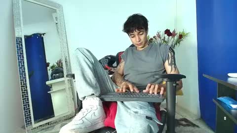 Snapshot of zacktk7 chatting on February 12, 2025, 8:29 pm zack online show from February 12, 2025, 8:29 pm