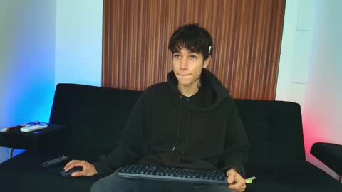 Snapshot of zacktk7 chatting on February 17, 2025, 9:19 pm zack online show from February 17, 2025, 9:19 pm