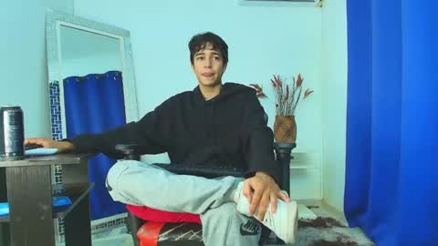 Snapshot of zacktk7 chatting on February 18, 2025, 8:14 pm zack online show from February 18, 2025, 8:14 pm