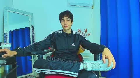 Snapshot of zacktk7 chatting on February 19, 2025, 11:36 pm zack online show from February 19, 2025, 11:36 pm