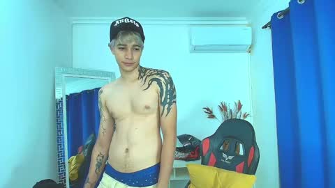 Snapshot of zacktk7 chatting on February 21, 2025, 11:43 pm zack online show from February 21, 2025, 11:43 pm