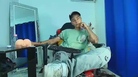 Snapshot of zacktk7 chatting on February 24, 2025, 9:09 pm zack online show from February 24, 2025, 9:09 pm