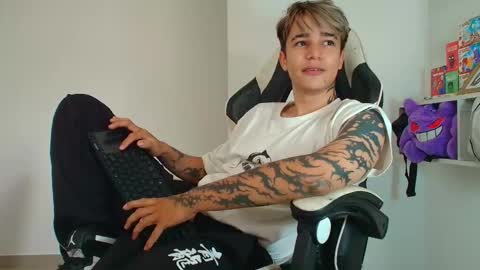 Snapshot of zacktk7 chatting on February 3, 2026, 8:25 pm zack online show from February 3, 2026, 8:25 pm