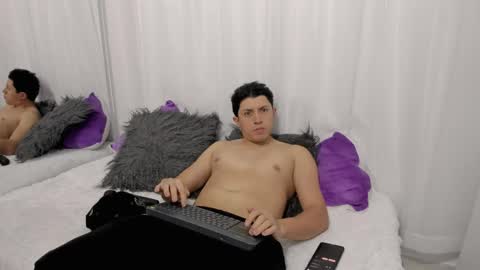 zaensdouglas online show from April 16, 2026, 3:07 am