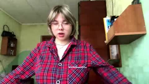 Snapshot of zafiellex chatting on April 10, 2026, 8:19 am Mia online show from April 10, 2026, 8:19 am