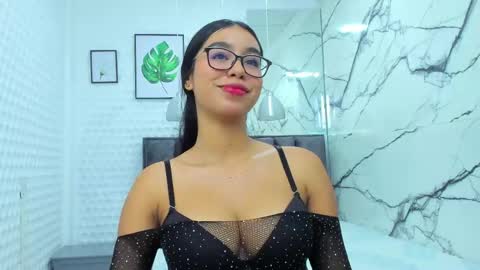 zafirafox online show from May 4, 2026, 7:43 pm
