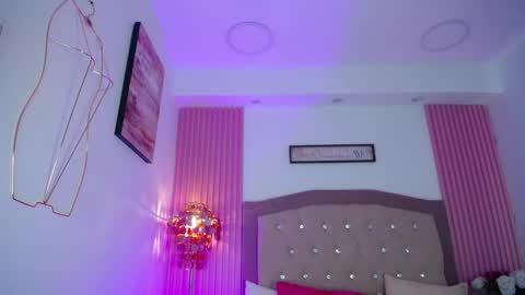 Snapshot of zafiro_cat chatting on March 1, 2026, 1:29 am Zafiro online show from March 1, 2026, 1:29 am