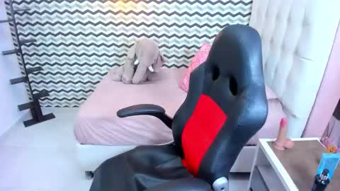 Snapshot of zallywester chatting on October 24, 2025, 7:21 pm Zally online show from October 24, 2025, 7:21 pm