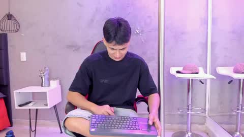 Snapshot of zam_noir chatting on June 8, 2026, 7:25 pm Samuel online show from June 8, 2026, 7:25 pm