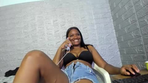 Snapshot of zamara__ chatting on February 11, 2026, 11:43 pm Zamara online show from February 11, 2026, 11:43 pm