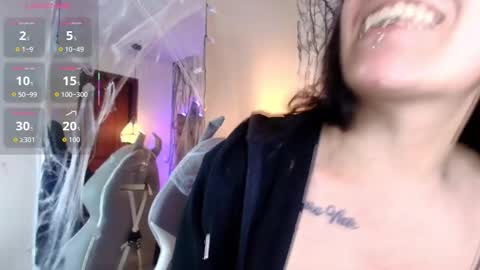   online show from November 3, 2025, 5:25 pm