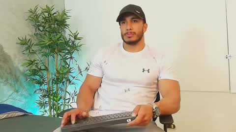 zanemaverick online show from December 22, 2025, 12:02 pm