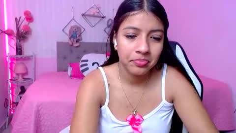Snapshot of zara_cute18 chatting on April 22, 2026, 12:18 pm Zara online show from April 22, 2026, 12:18 pm
