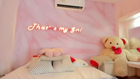 Snapshot of zara_holly_ chatting on May 15, 2026, 7:10 pm Zara online show from May 15, 2026, 7:10 pm