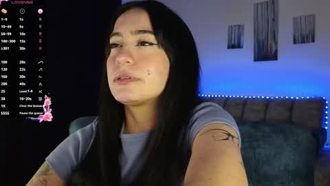 zaradames_ online show from November 5, 2025, 4:23 am