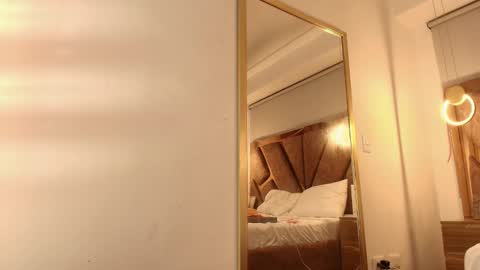 Zarah Andrews online show from November 4, 2025, 12:04 pm