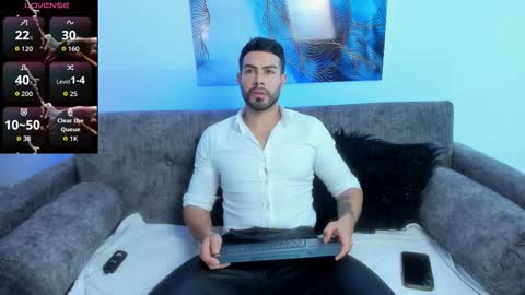 Snapshot of zarekfox chatting on October 9, 2025, 7:12 pm Zarek online show from October 9, 2025, 7:12 pm