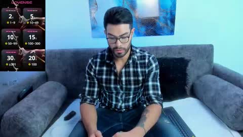 Snapshot of zarekfox chatting on October 13, 2025, 7:25 pm Zarek online show from October 13, 2025, 7:25 pm