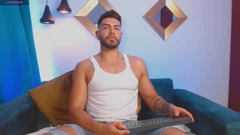 Snapshot of zarekfox chatting on October 16, 2025, 7:37 pm Zarek online show from October 16, 2025, 7:37 pm